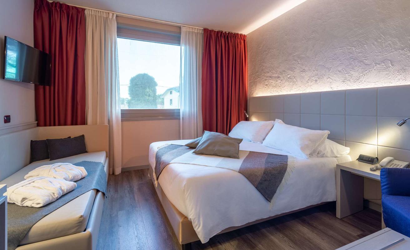 Deluxe Triple Room  First Hotel Malpensa Somma Lombardo Deluxe Triple Room  First Hotel Malpensa Somma Lombardo