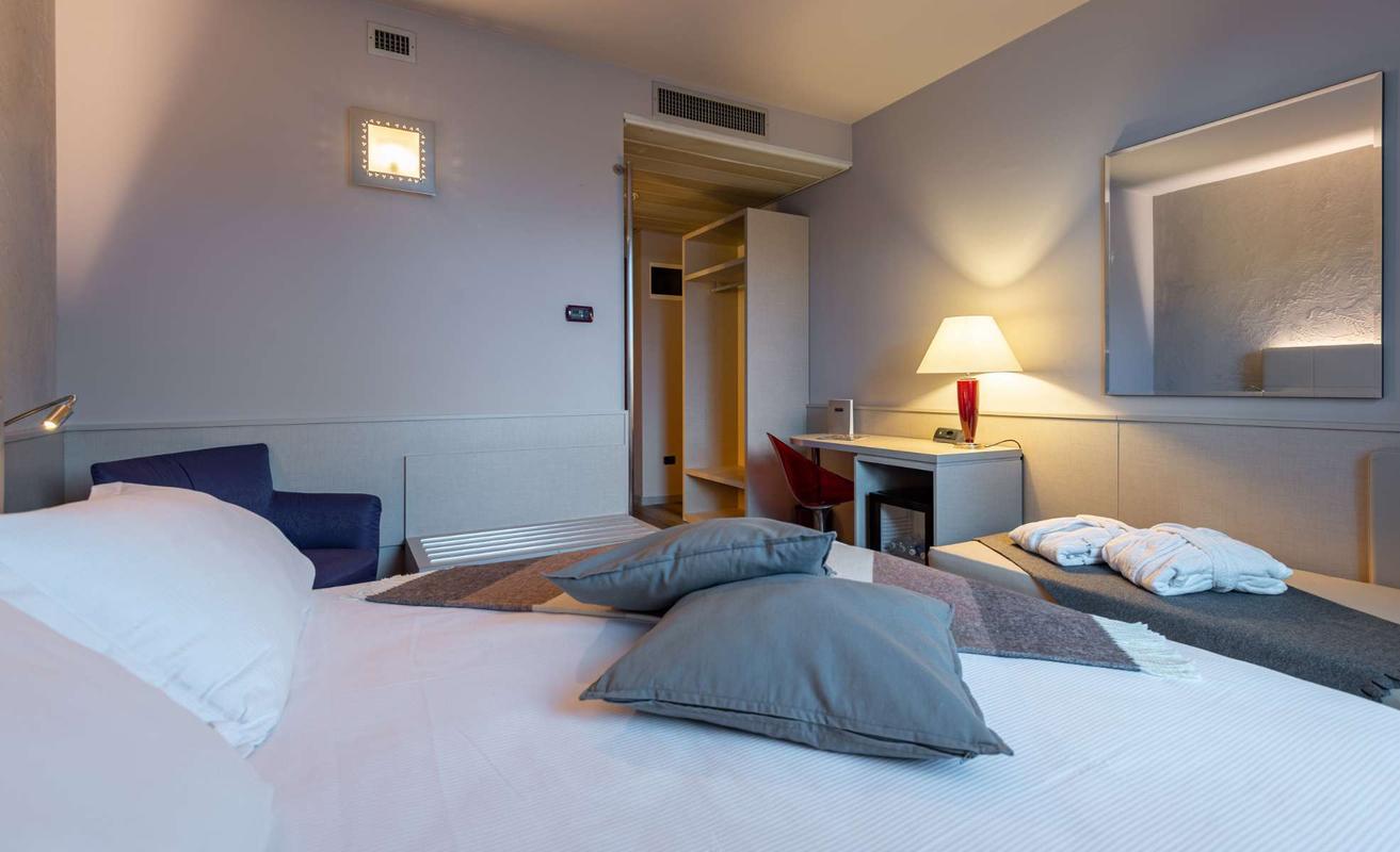 Deluxe Triple Room  First Hotel Malpensa Somma Lombardo Deluxe Triple Room  First Hotel Malpensa Somma Lombardo